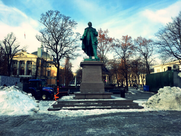 Statue of Henrik Wergeland