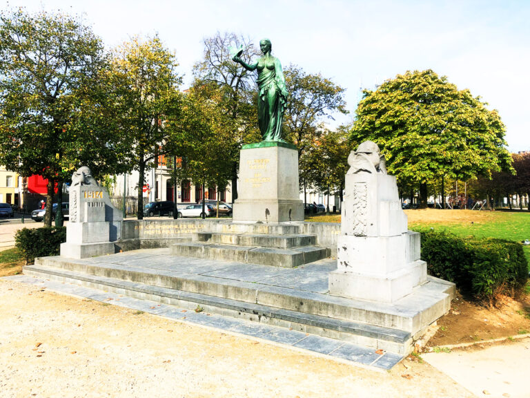 Monument au Pigeon-Soldat