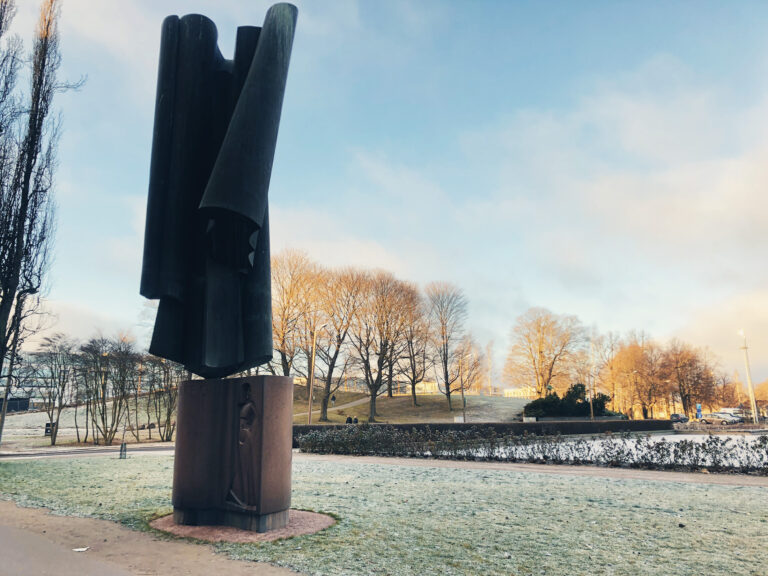 Ida Aalberg Monument