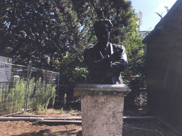 Arthur Van Schendel Historic Statue
